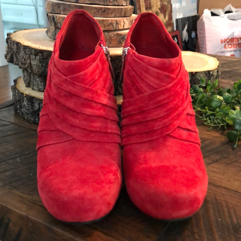 Red suede booties - Picture 2 of 3